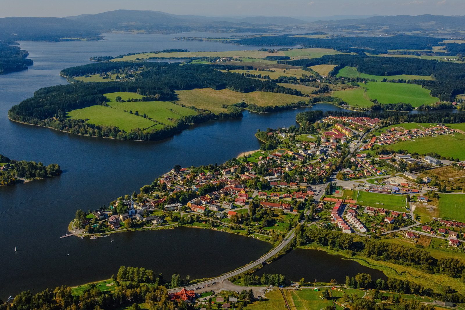 Léto ještě nekončí: Lipno obytným autem a náš tip na Camping Frymburk